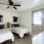Two Bedrooms Back House In Los Angeles