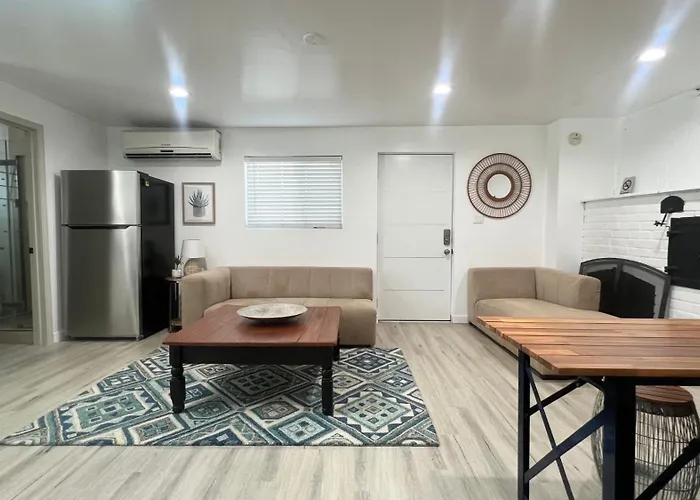 Two Bedrooms Back House In Los Angeles